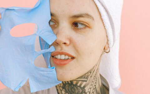 敷尔佳再战IPO, 仅6名研发人员,"医用面膜第一股"是智商税?