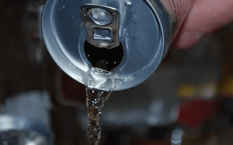 一年卖出24亿瓶，中国第一能量饮料不是红牛