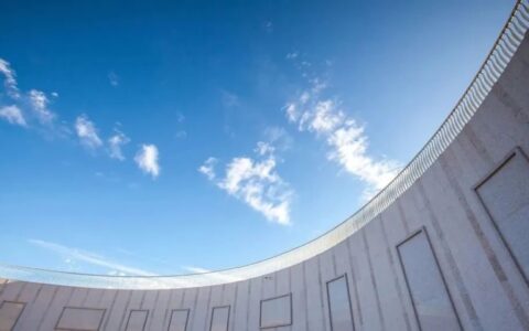 飞书陷入围城：冲不进招聘，飞不出字节