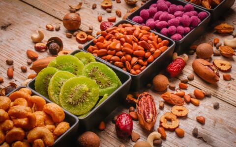 零食江湖战火再起:老网红遇瓶颈、新网红抢市场