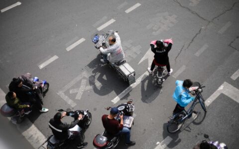 雅迪带头、小牛九号押注，两轮电动车高端化的追逐和迷局