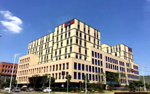 李彦宏创新外溢，百度“卷”出重围？