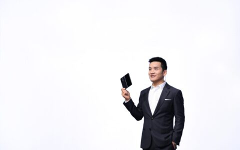 手机高端化2022：一半是海水，一半是火焰