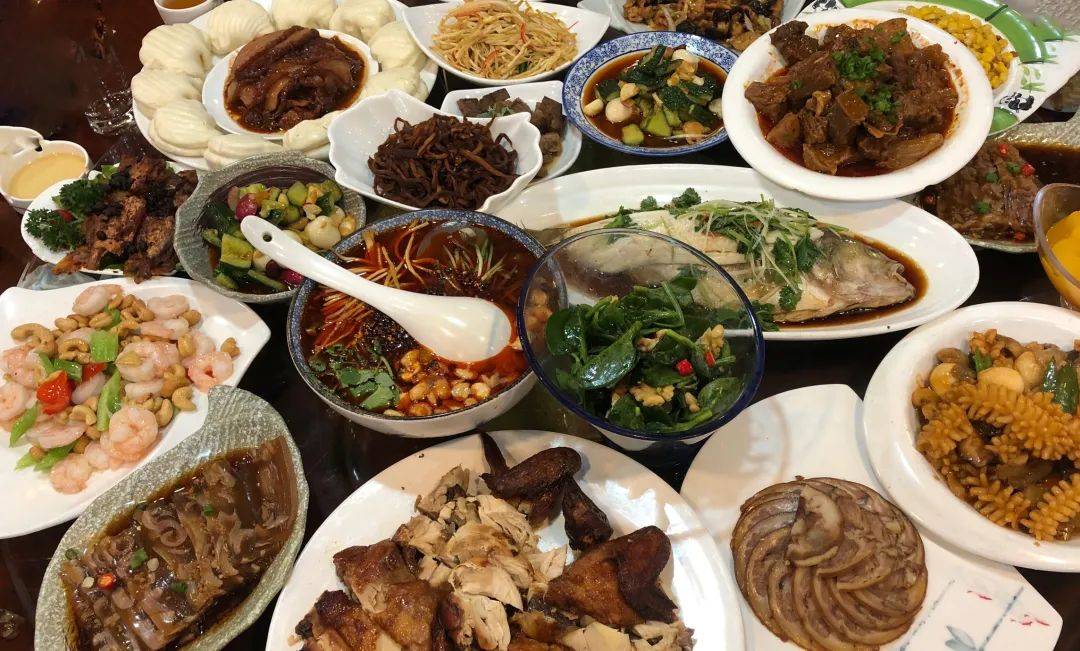 年夜饭预制菜"卷"起来！味知香、千味央厨房谁是"硬菜"？