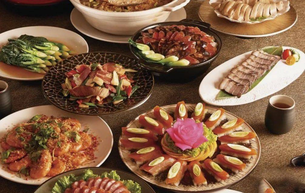 年夜饭预制菜"卷"起来！味知香、千味央厨房谁是"硬菜"？
