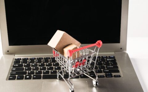 大厂“抢”超市，线下商超慌不慌？