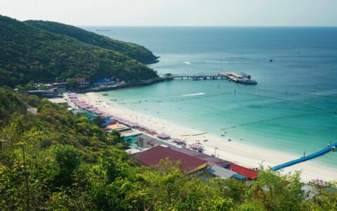 连遭警察勒索、旅行社砍人舆情暴击，泰国旅游恃宠而骄到几时？