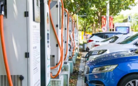 ​除了拼销量，还要抢充电网络，特斯拉、蔚来们的“补能暗战”