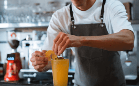 德馨食品再战IPO，"卖水人"还有新故事吗？