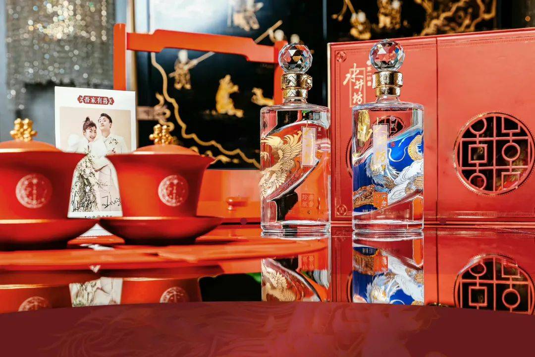 白酒重回春晚C位，舍得、水井坊争夺"川酒老三"