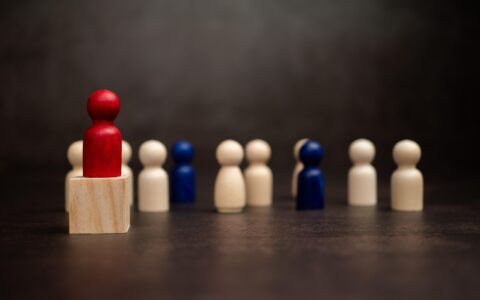 雅高华住7年资本蜜月结束，即将「图穷匕见」激战海外？