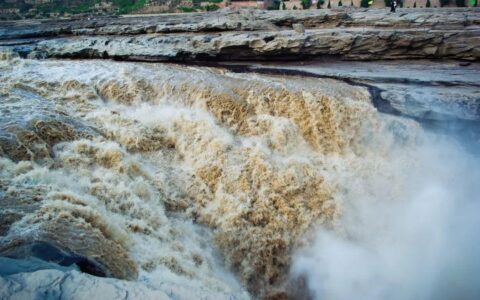 超亿元投入创5A后急于回血？ 陕西壶口瀑布砌围墙引防偷窥群嘲