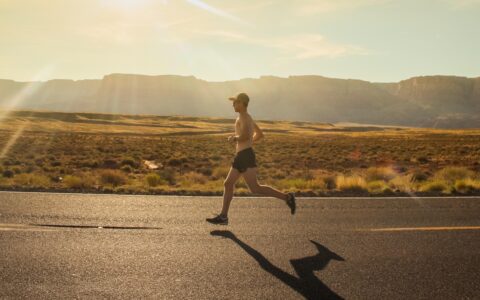 电商卷低价，京东练内功