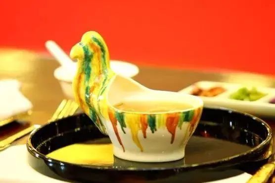 舌尖上的“丝路情缘”：中亚峰会上，国宴美食、美酒背后的渊源