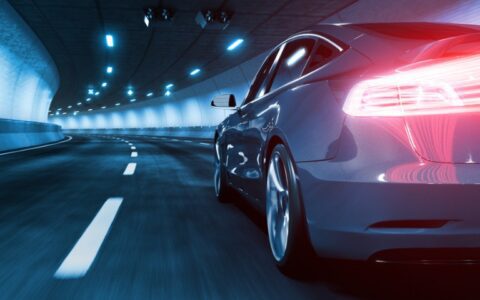 决战下半年，“蔚小理”靠什么？