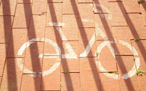 难再融资、涨价减亏，共享单车没有新故事