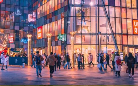 牵手门事件背后：谁在做街拍这个产业？