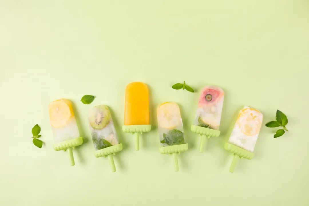 争夺年轻人的胃：咖啡、奶茶卷低价，水果、酸奶成“刺客”