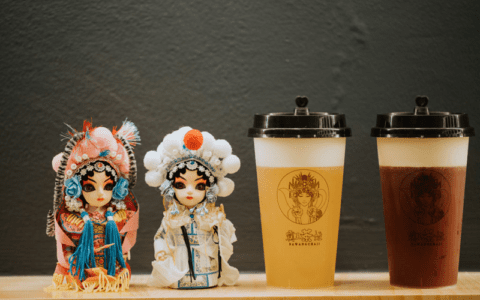 北京首店连续多日爆单，霸王茶姬能成为下一个“喜茶”吗？