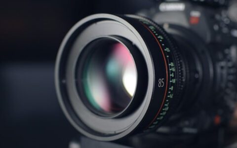 从妙鸭爆火到老片修复，大模型已经开始干活了