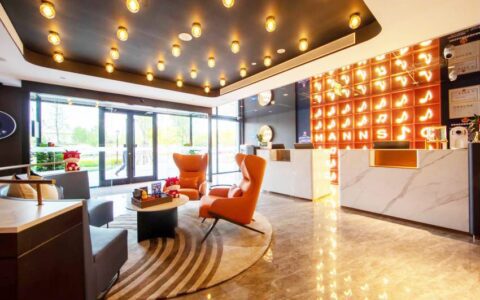 北京酒店业的夏天：一半“海水”，一半“火焰”