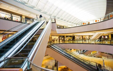 从服务零售额被纳入消费整体数据，看本地生活的稳增长价值