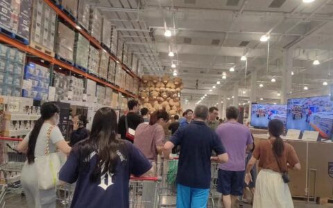 这届年轻人，不要平替要折扣