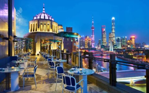 到奢华酒店“充电”，成年轻人缓解焦虑的新方式？