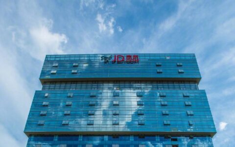 京东着急，许冉“冲锋”