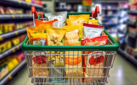 扩张、合并、酣战：零食界“新王”与“旧王”决战下半场