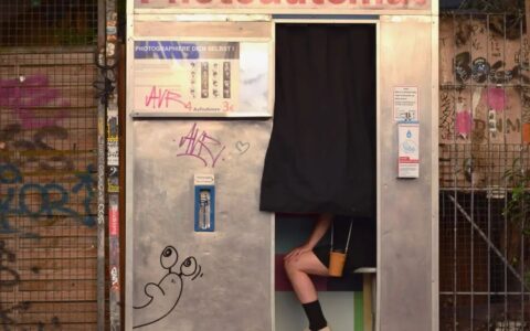 大头贴改名「人生四格」，就能“躺赚”？