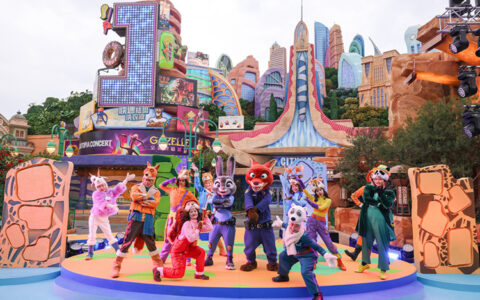 “疯狂动物城”开城后，“新居民们”挤爆上海迪士尼