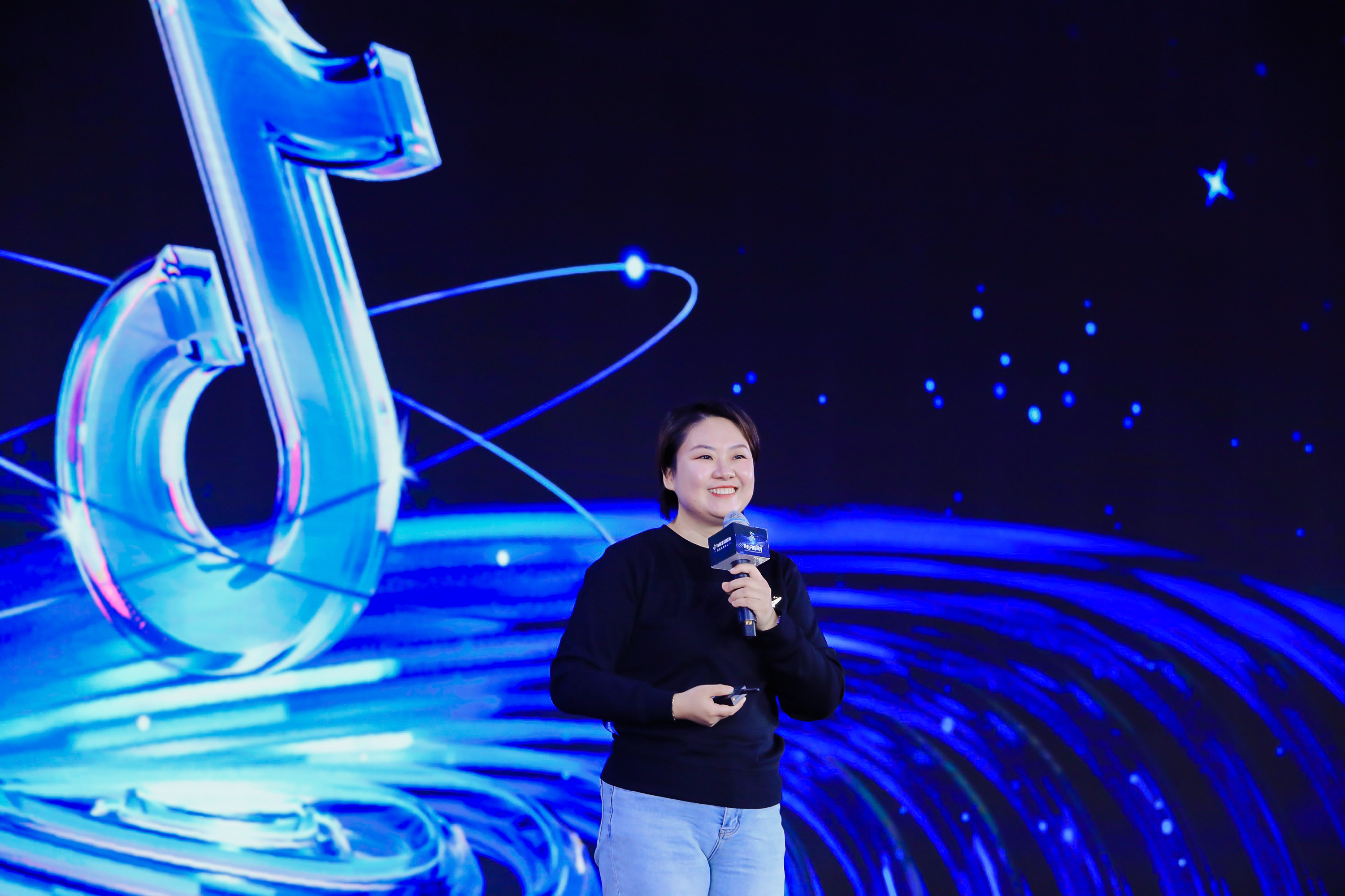 抖音生活服务综合行业举办年终峰会，休闲娱乐、丽人等行业全年交易额增长3.3倍