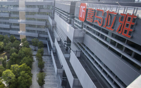 防御、变革、自救，喜马拉雅直面压力