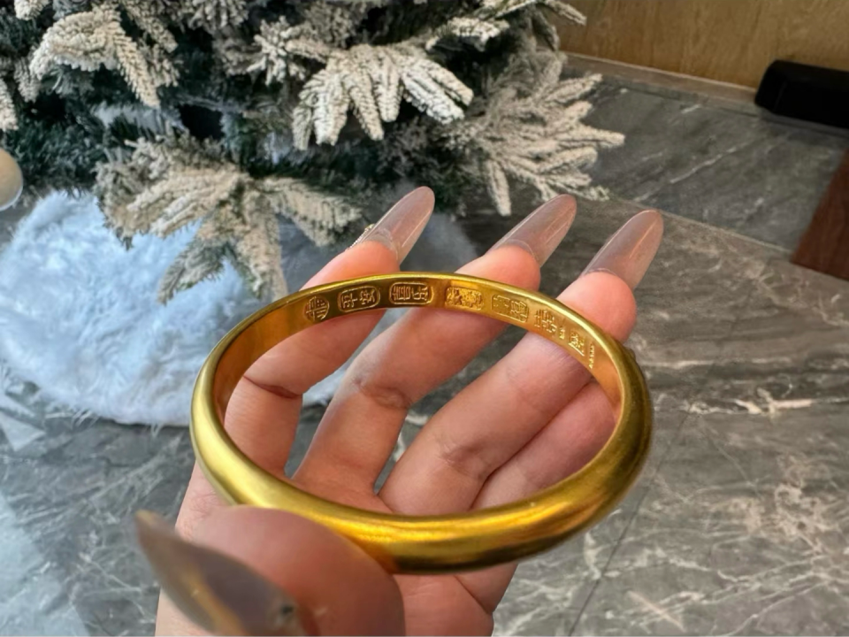 年轻人整活年货：从“龙年皮肤”到排队“打金”