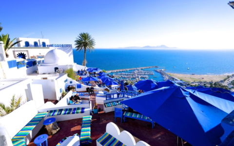 年轻人与其上香，不如去突尼斯旅行