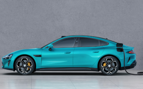 雷军“交卷”：小米汽车没敢冒险