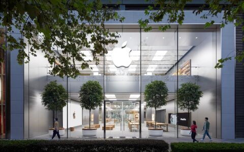 ​苹果的“盛世危局”