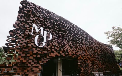 转战港股背后，“不缺钱”的毛戈平还缺什么？