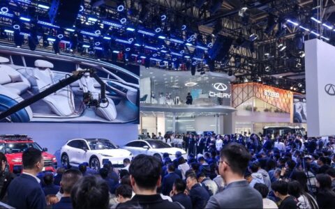 大佬们车展“抢人”背后：火热、内卷、博弈