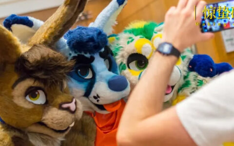 披上“兽装”的年轻人