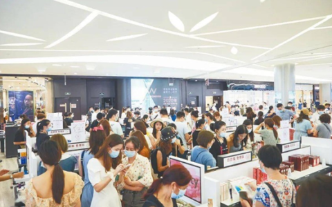 “多情消费”的年轻人