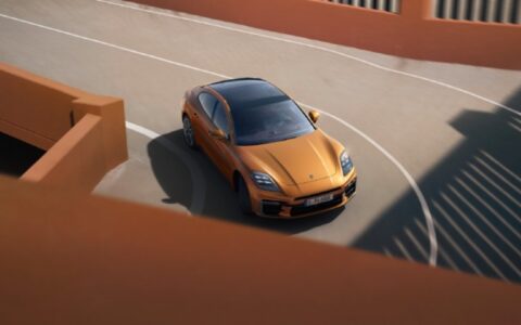 被经销商“逼宫”、被小米“反杀”,保时捷为何这么被动?