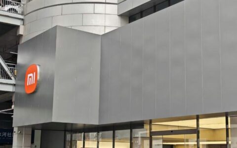 雷军打响第一炮，压力给到了卢伟冰