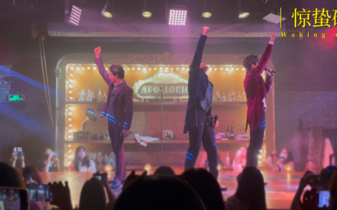 年轻人迷上沉浸式戏剧：挥金、入戏