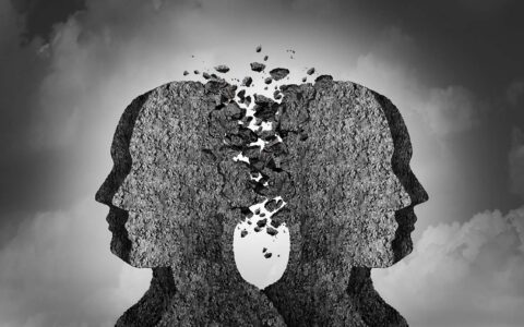 彻底斩断再持股猜测，俞敏洪对董宇辉避之不及？