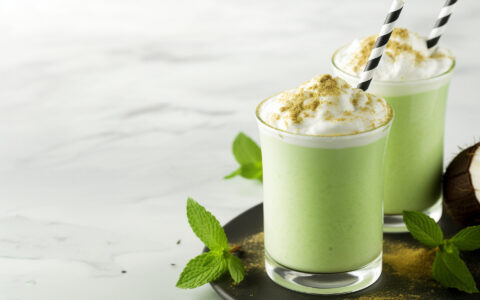 茶饮行业“AB面”：谁翻车？谁狂奔？