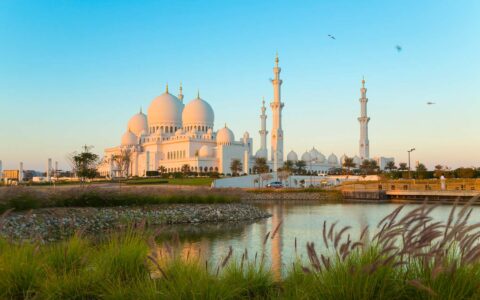 一生爱“出片”的中国游客，走不出阿布扎比