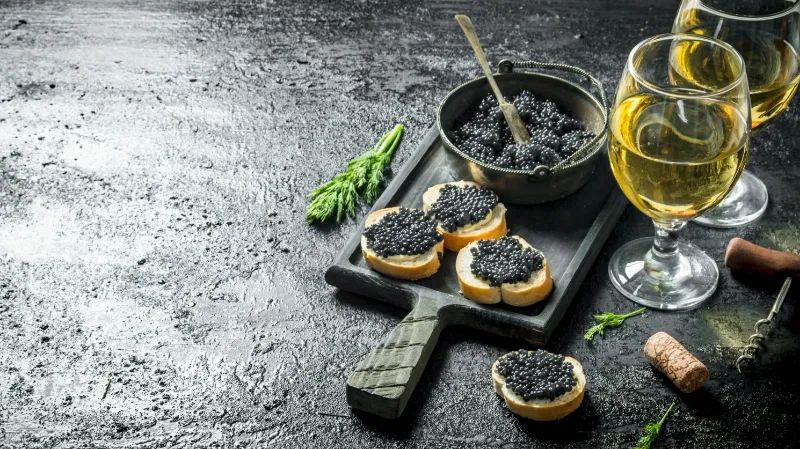 “国牛”爆火、鱼子酱量产：新土特产如何走出小县城？