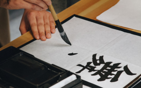 传统宣纸，在拼多多踩上产业飞轮